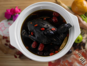 何首烏燉烏骨雞湯(箱)